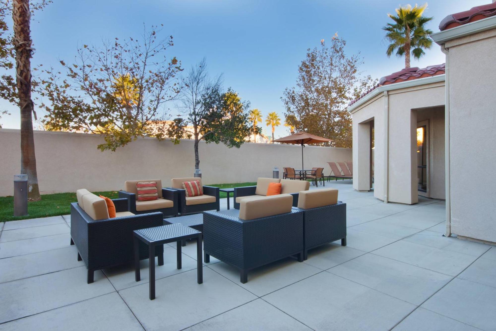 Courtyard By Marriott Palmdale Hotel Luaran gambar
